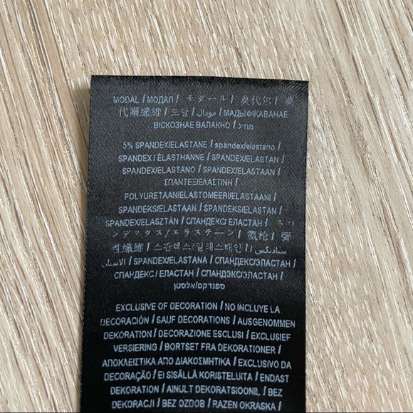 GUESS Crop Tee - Picture 6 of 6